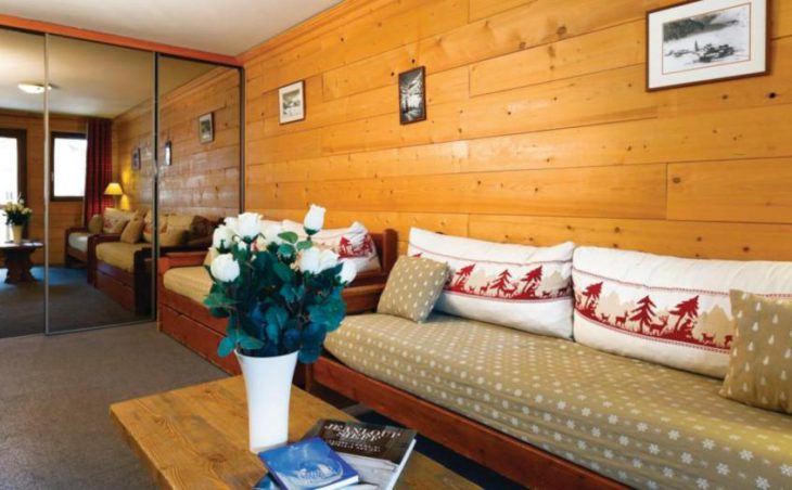 Alpina Lodge Apartments, Val d'Isere, Sofa